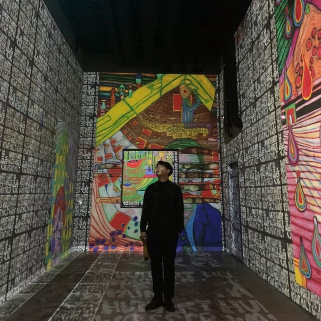 거장들의 작품이 살아움직이는 이곳"빛의벙커 "