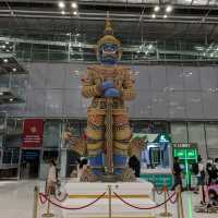 スワンナプーム国際空港は、２４時間お買い物出来るし、ラウンジが使えて、とっても便利で綺麗な空港