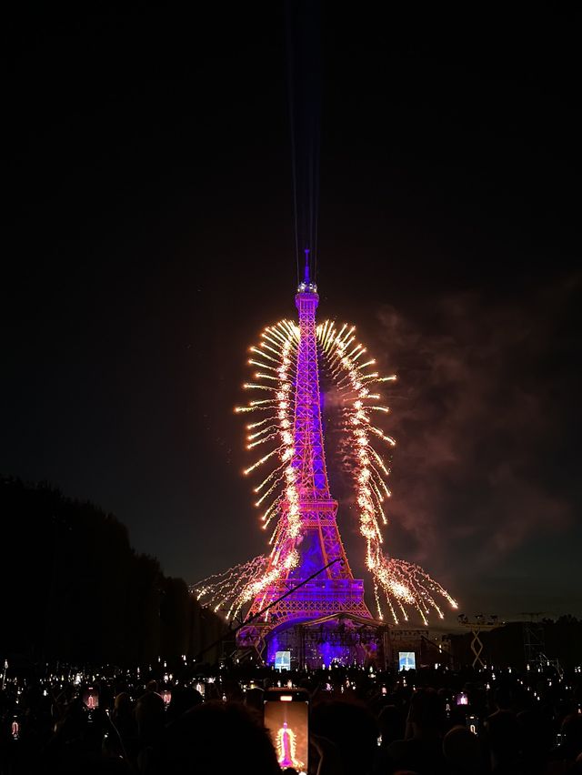 방금 끝난 프랑스 혁명기념일 불꽃놀이🇫🇷🔥 