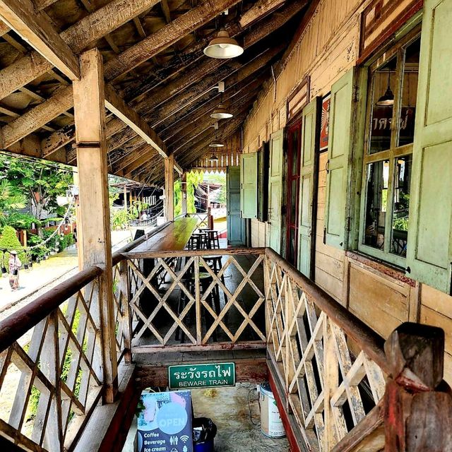 สุธาคาเฟ่ ☕️ คาเฟ่สุดทางรถไฟสายแม่กลอง - บ้านแหลม 🛤