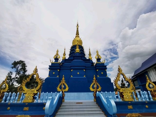วัดร่องเสือเต้น วัดน้ำเงินแห่งเชียงราย 