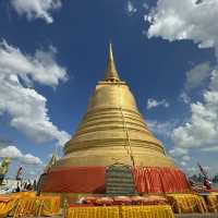 กราบสักการะวัดสระเกศราชวรวิหาร (วัดภูเขาทอง)