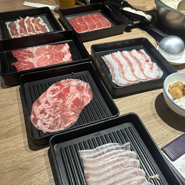 科技大樓站 平價吃到飽火鍋😋大食鍋物🍲麻辣湯底很棒喔！