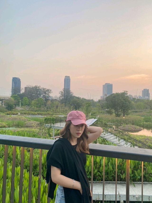 ถ่ายรูป  เช็คอินที่สวนเบญจกิติ 