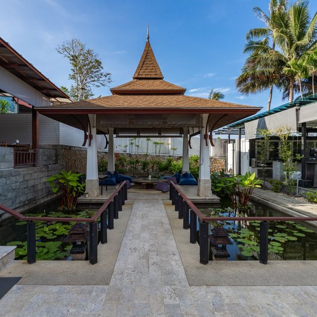 NAKAMANDA Resort & Spa วิลล่าหรูริมทะเล