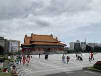 台湾　台湾観光　超巨大な敷地＆建物の国立中正紀念堂に圧倒された！