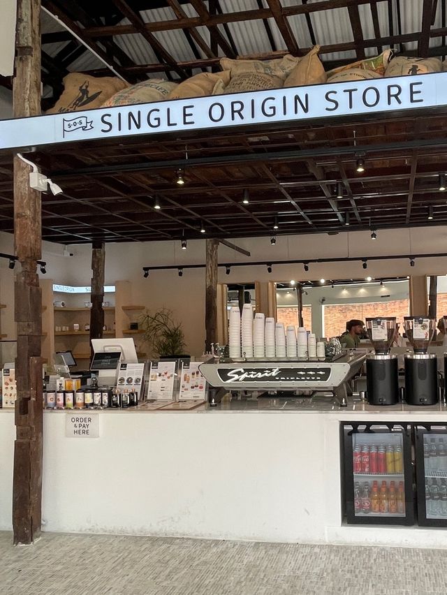 望住清邁塔佩門古城牆｜優質咖啡店🤍