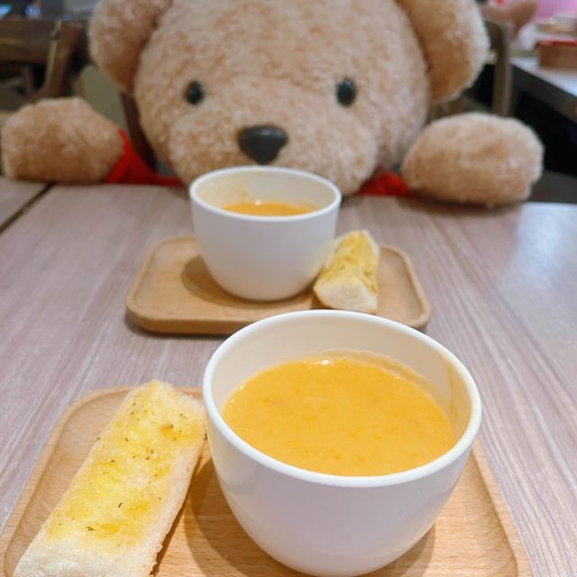 熊仔主題餐廳｜大小朋友👨‍👩‍👧‍👦情侶👩🏻‍🤝‍👨🏼必到 🤗超可愛熊仔🐻伴食｜高質抵食二人餐🍽️