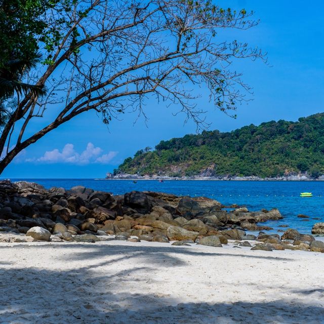 หาดฟรีด้อม ภูเก็ต หาดที่ดีที่สุดในโลก ลำดับ 18