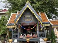 ‘วัดหมื่นเงินกอง’ เดินชมวัดสวยพร้อมขอสิ่งมงคล