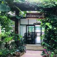 Heuan Khaem Nam Restaurant 