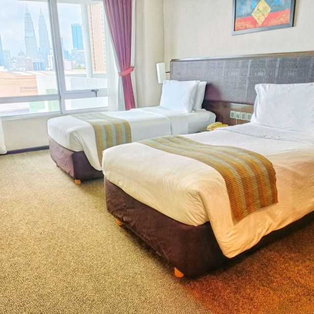 Executive Club Room with Twin Towers View