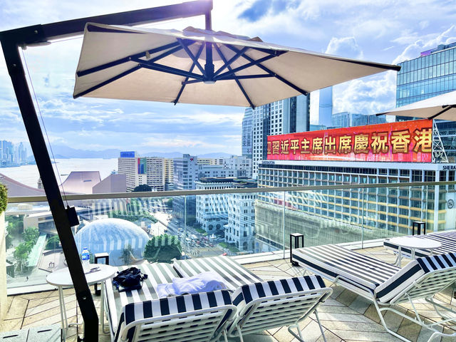 網上瘋傳的「k11藝術酒店」，萬萬沒想到是游泳池留住了我