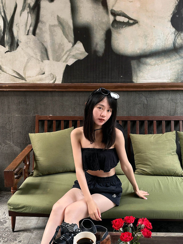 不是吧！到了越南還喝星巴克啊？