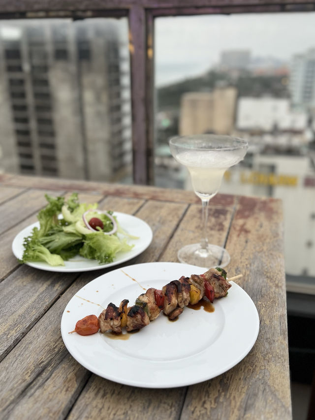 【ベトナム ダナン🇻🇳】ルーフトップバーでBBQ😋