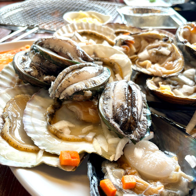 【韓国釜山・尾浦】テラスで海を眺めて豪快な貝焼きを味わう「ミポクッチブ」