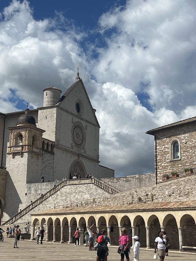 이탈리아는 소도시도 매력적인 곳 !!🇮🇹 Assisi