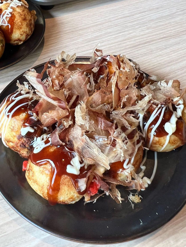 【福岡グルメ】自分好みの焼き方や具材で作れる！楽しめるたこ焼き居酒屋