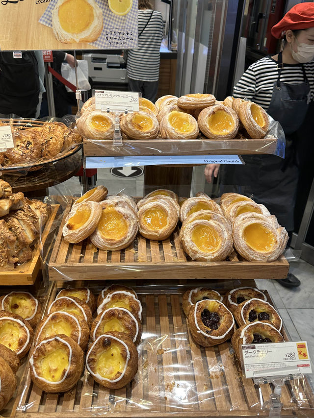 하카타역 빵 냄새 폴폴, 줄 서서 먹는 베이커리