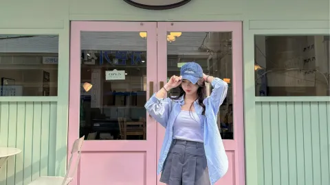 Quán cà phê cảm xúc tông màu pastel với chú chó con dễ thương, Coached — traveler post in Ulsan