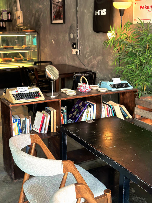 Cozy Cafe in The Middle of Nilai Old Town
