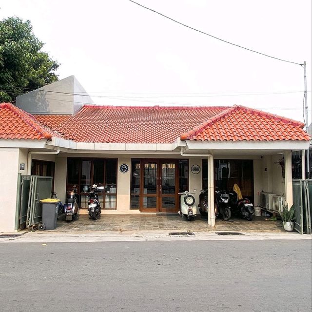 KAMAN COFFEE ROASTERY| A COMFORTABLE COFFEE SHOP FOR WFC IN DEPOK