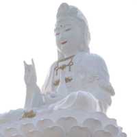 กราบพระโพธิสตว์เจ้าแม่กวนอิมที่วัดห้วยปลากั้ง