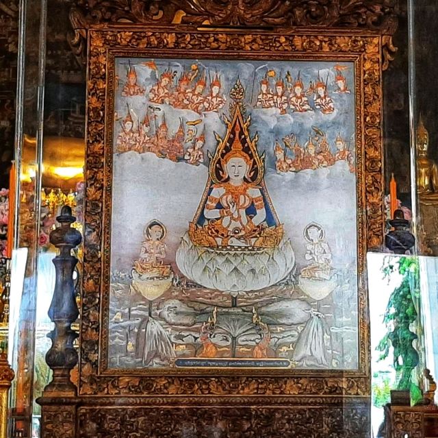 สักการะพระศรีศากยมุนี ที่วัดสุทัศนเทพวราราม 