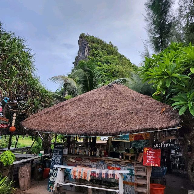 Happy Bar : คาเฟ่สไตล์บาร์