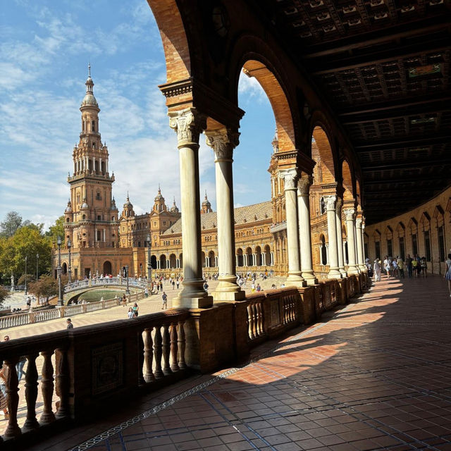 Plaza de América – A Romantic Garden Stroll