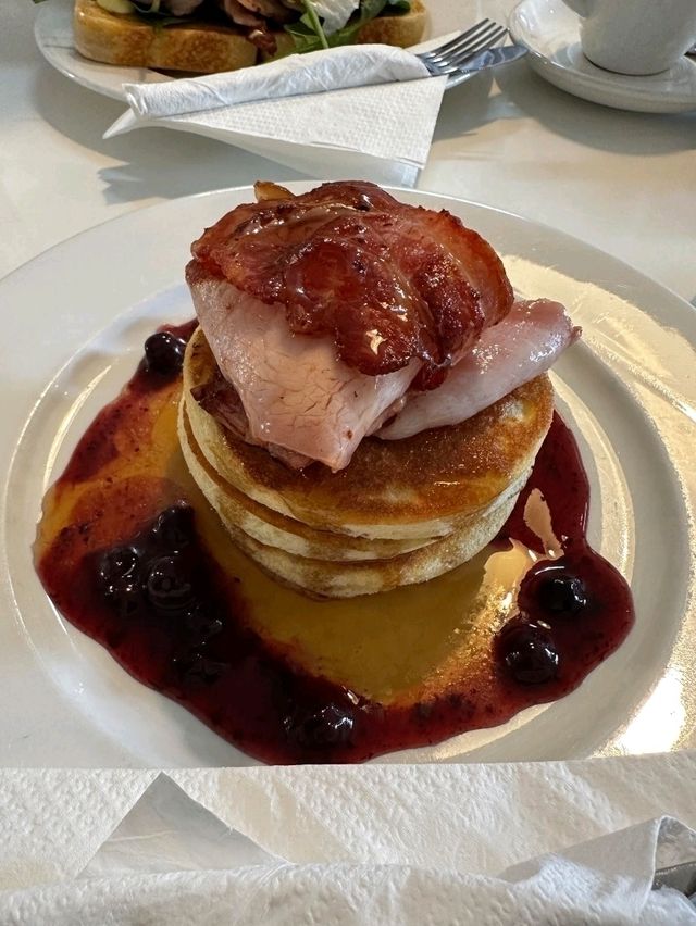 🇦🇺 Delicious food and coffee served in a family-owned cafe in Chermside, Queensland, Australia