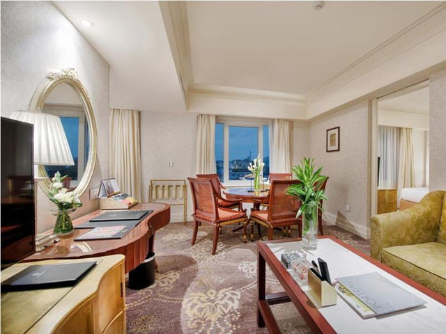 Apricot Hotel