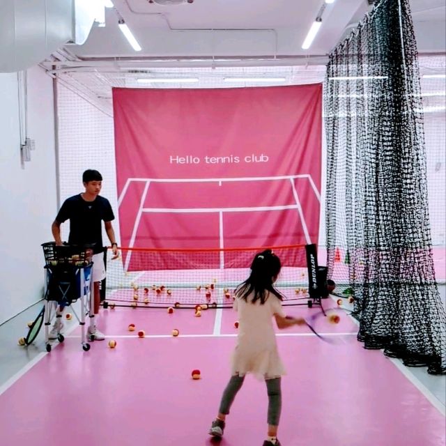 台北「Hello Tennis Club」來一場粉紅泡泡網球對決！