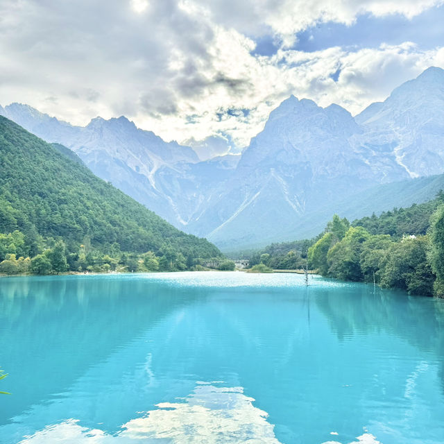 The Bluest lake I’ve ever seen. This is not Switzerland, this China.