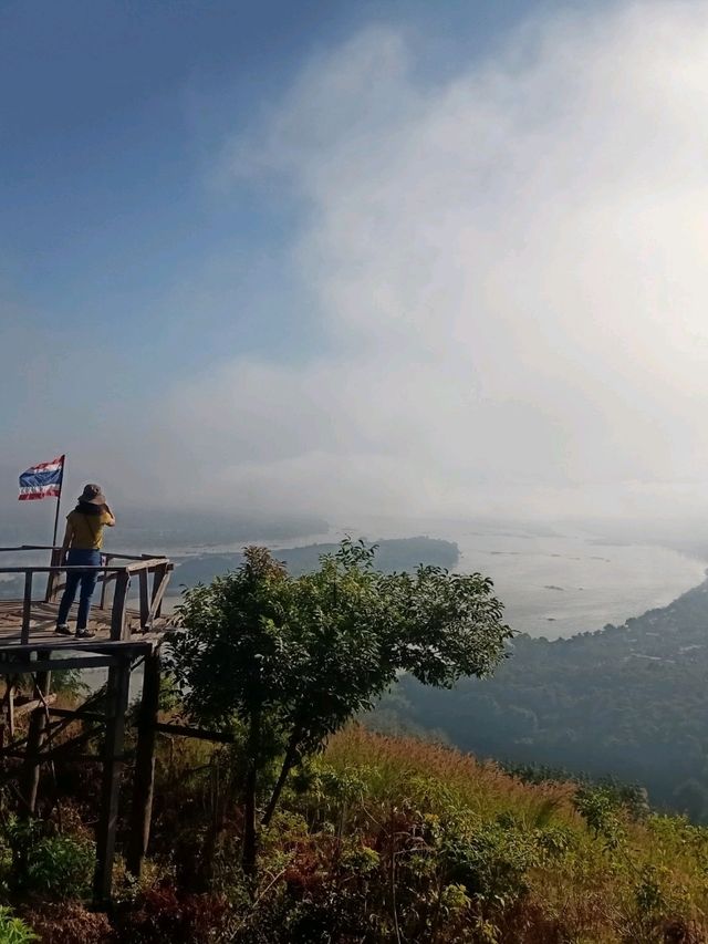 ชมทะเลหมอกภูลำดวน