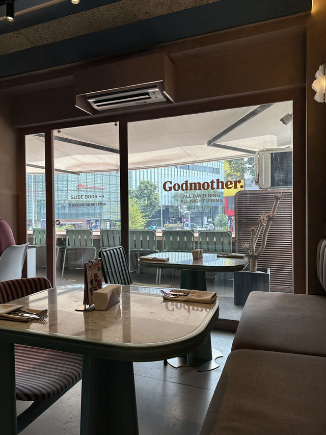 “A Culinary Gem in Ho Chi Minh City: Godmother Café”