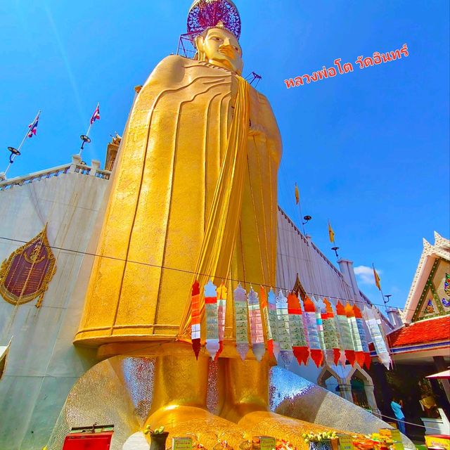 สักการะพระยืน หลวงพ่อโต วัดอินทร์