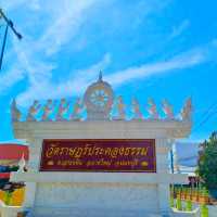 สักการะสิ่งศักดิ์สิทธิ์ วัดราษฎร์ประคองธรรม