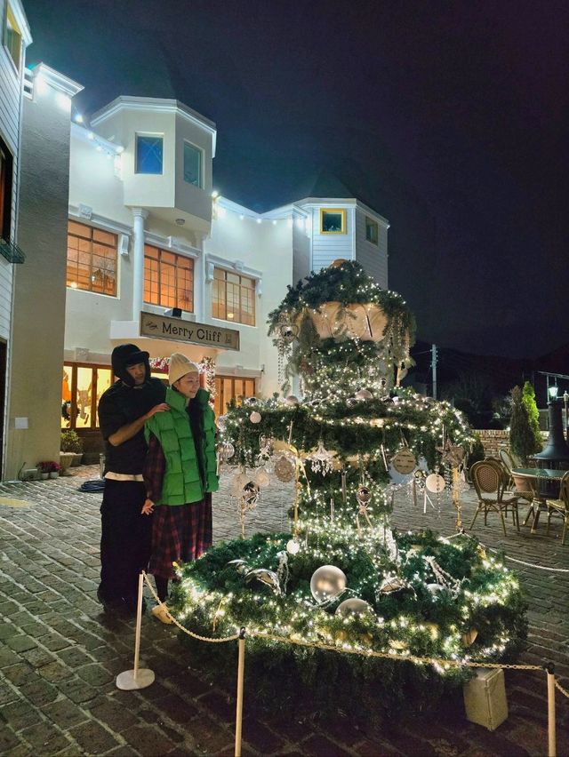 대형트리와 분수가 있는 거제 유럽감성카페🎄