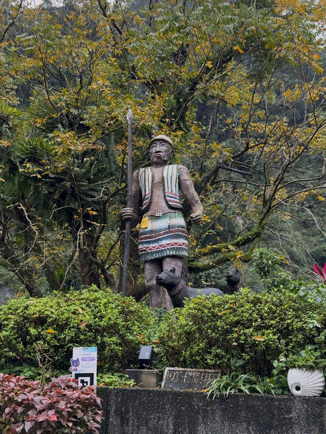 Experience Wulai Waterfalls: Majestic Views 