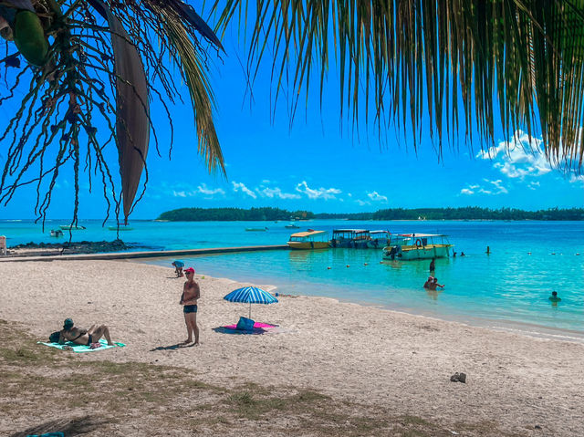 【モーリシャス】透き通る青い海と白い砂浜の絶景ビーチ🏖️
