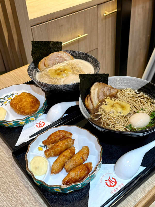 有紅葉小庭院佈置嘅和食屋🍁