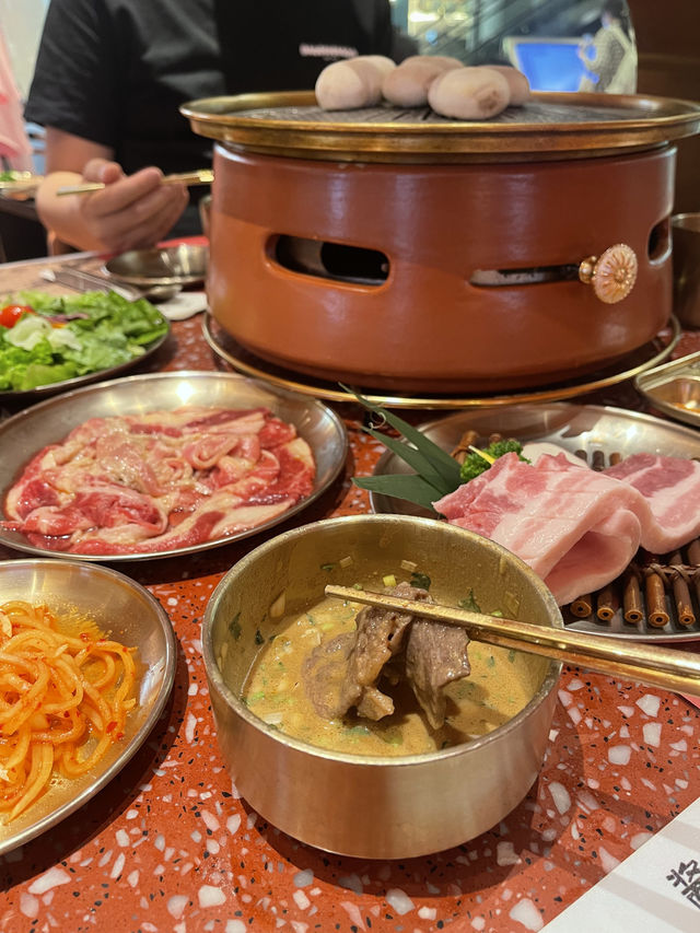 誰能把得住這碗特製麻醬烤肉