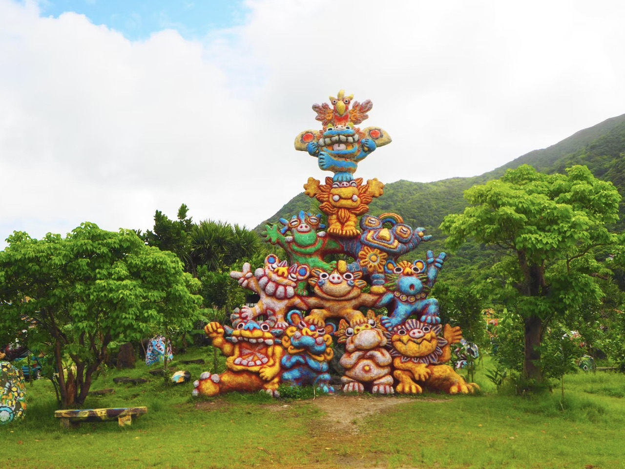 沖縄離島・石垣島「具志堅用高」像と記念撮影 | Trip.com 石垣市