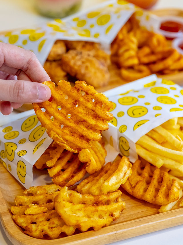 Chew & Chill Café: Crispy Fried Chicken Delight in Penang