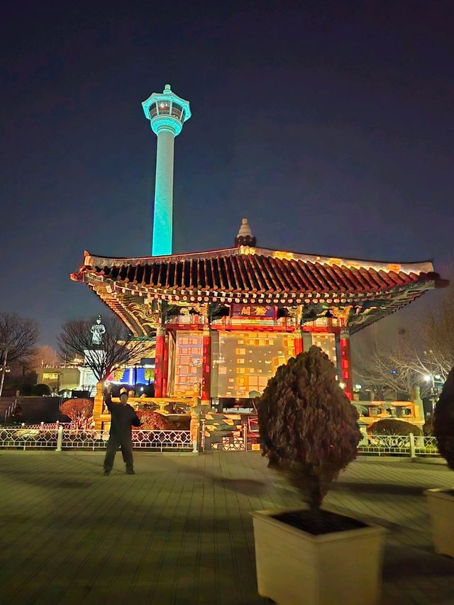 미디어아트가 인상적인 부산 용두산공원💛