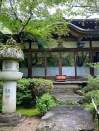 眉山山麓に位置する禅寺
