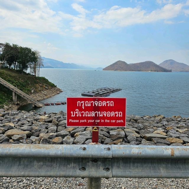 พักผ่อนในวันดีดี ที่ริมเขื่อนศรีนครินทร์