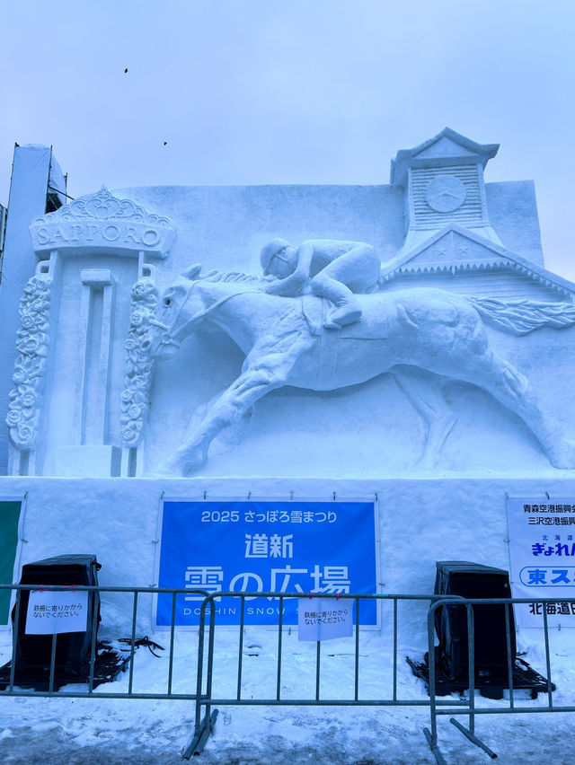 北海道　札幌観光　2025さっぽろ雪まつり　北海道道庁の雪像に圧倒されたぞ！