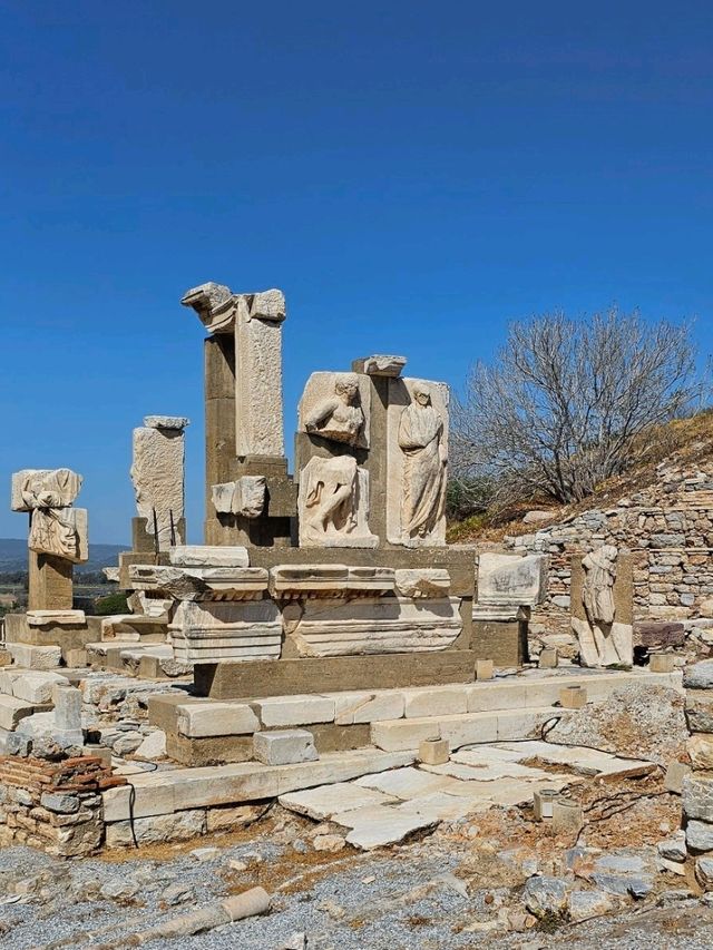 穿越千年的歷史土耳其〔以弗所古城〕，遺跡中感受時光流轉。